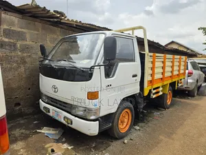 Toyota Dyna 200 (2000) - Man Fetur, Manual