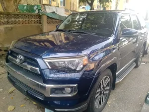 Toyota 4-Runner Limited 4.0L SUV na 2015