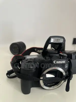 Canon EOS 760D DSLR Camera with Bag, Mic, Flash Drive
