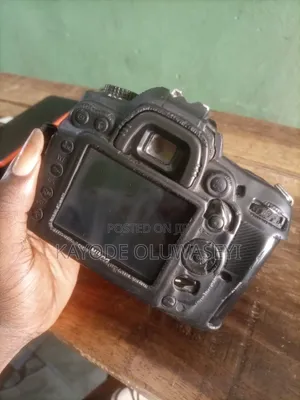 Nikon D7000 DSLR Camera