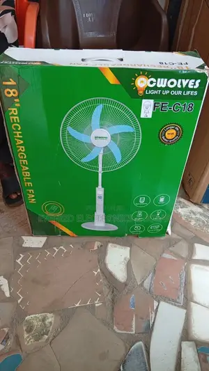 Sabon Fan Mai Sake Gina Baturi Tare Da Solar Panel