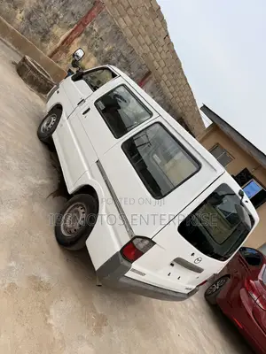Mazda Bongo 2007 Fari