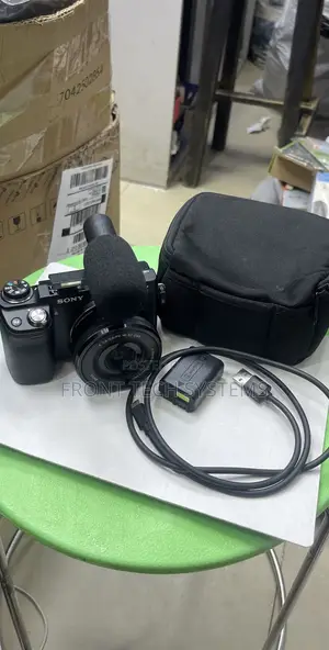Sony NEX-6 Mirrorless Kamera da 16-50mm Lens