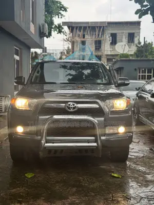 Toyota 4-Runner Limited 4WD 2011