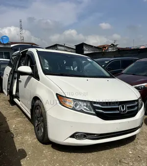 Honda Odyssey Touring Minivan 2014