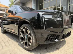 Sabon Rolls-Royce Cullinan 2025 - Baƙi