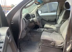 Nissan Pathfinder 2006 Baƙi