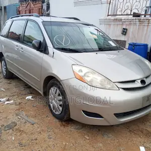 Toyota Sienna LE 2008 Gold