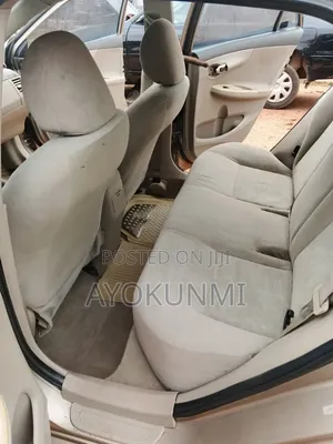 Toyota Corolla 2010 Gold