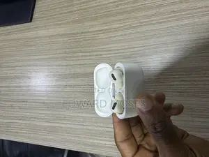 Apple AirPods Pro (An Yi Amfani Da Su)