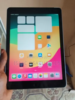 Apple iPad 9.7 (6th Gen) 32GB Black