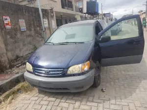 Toyota Sienna LE 2002 Kalar Kore