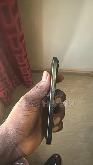 Apple iPhone 15 256GB Baki