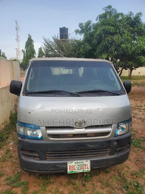 Toyota HiAce 2013 Silver