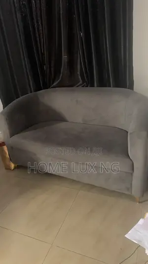 Sofa Mai Girma Mai Launi Grey Mai Launi Velvet Mai Zama Mutum Biyu