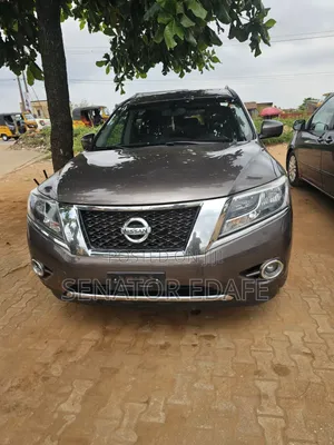 Nissan Pathfinder Platinum 3.5L Beige SUV na 2015