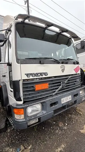 Volvo FL6 Box Truck (Container Body)