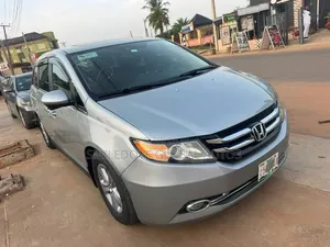 Honda Odyssey Touring Minivan ta 2015
