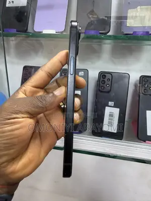 Apple iPhone 15 Plus 256GB Baki