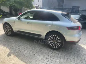 Porsche Macan S SUV ta 2016