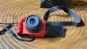 Canon EOS R50 Mirrorless Kamera (Na Amfani)