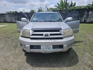 Toyota 4-Runner 2006 Launi Azurfa