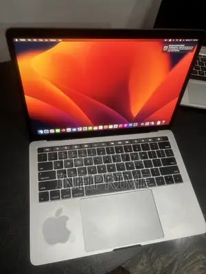 Apple MacBook Pro 2017 13.3" 8GB RAM Intel Core i5 256GB SSD