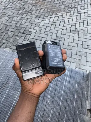 Sony ZV-E10 4K Camera Mai Kyau da Batura 3
