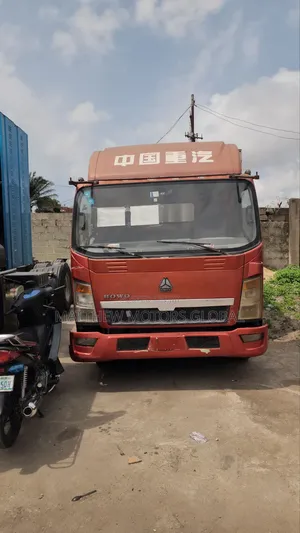 Sinotruk Howo Box Body Cargo Truck (Amfani da Waje)