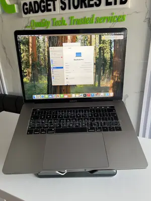 Apple MacBook Pro 2018 15" 16GB RAM, 256GB SSD, Core i7