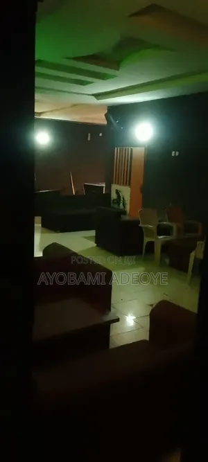Gidan Bako Mai Dakuna 10 da Bar don Siyarwa, Adeba Ibeju Lekki