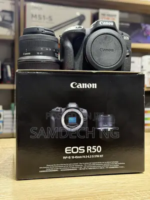 Canon EOS R50 Camera da 18-45mm Lens