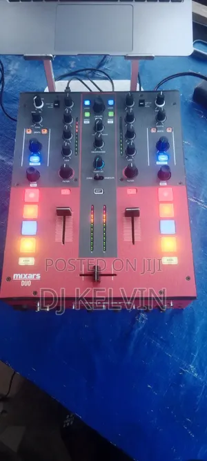 Serato DJ Pro Mixer da Denon DN-3700 Turntable