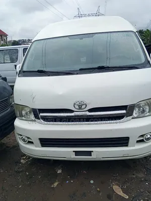 Toyota HiAce 2014 Fari