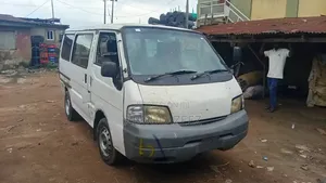 Mazda Bongo 2012 Fari