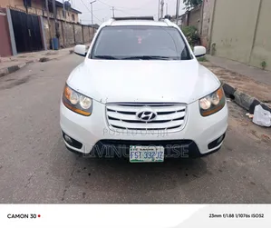 Hyundai Santa Fe SE 2011 Fari