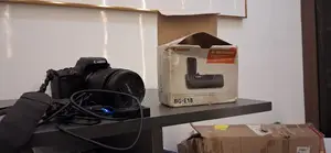 Canon 760D DSLR Camera da Baturin Grip & 18-135mm Lens