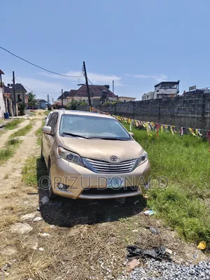 Toyota Sienna XLE 8 Passenger 2012 Zinari