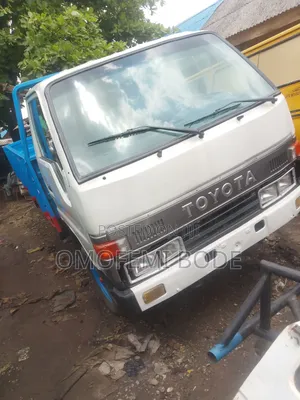 Toyota Dyna 150 Dump Truck - Mai Amfani Da Fetur, Tayoyi 4