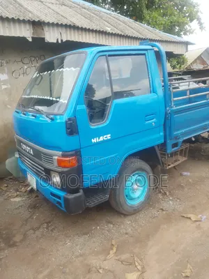 Toyota Dyna 100 Jirgin Fetur - 1999