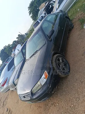 Toyota Camry LE 2000 Black