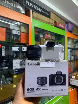 Canon EOS M50 II Mirrorless Camera da 15-45mm Lens (Open Box)