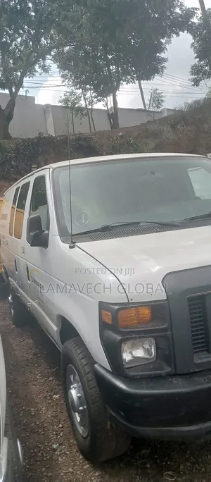 Ford E250 Cargo Van 2012 Fari