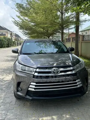 2016 Toyota Highlander LE V6 4x2 SUV - Gray