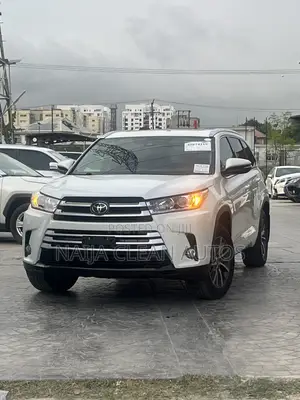 2017 Toyota Highlander XLE 4x4 V6 SUV