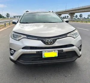 Toyota RAV4 Limited SUV AWD na 2018