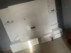 Farin TV Console Panel na falo tare da ajiya da shelves