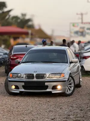 BMW 320i Sedan RWD 2003 Silver