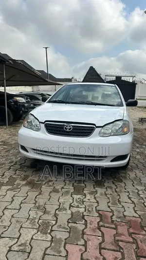 Toyota Corolla CE 2005 Fari