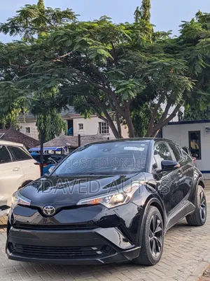 Toyota C-HR 2017 Baƙi